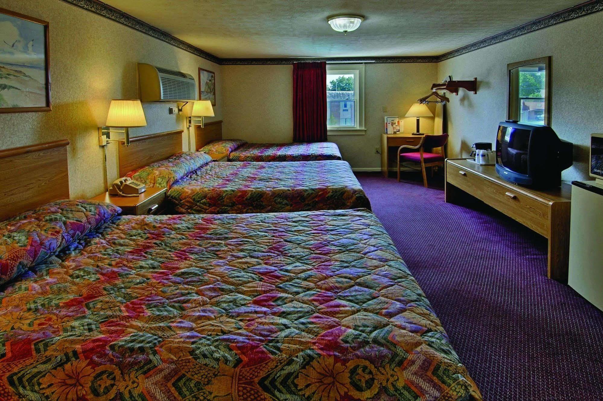 Sandusky Inn Room photo